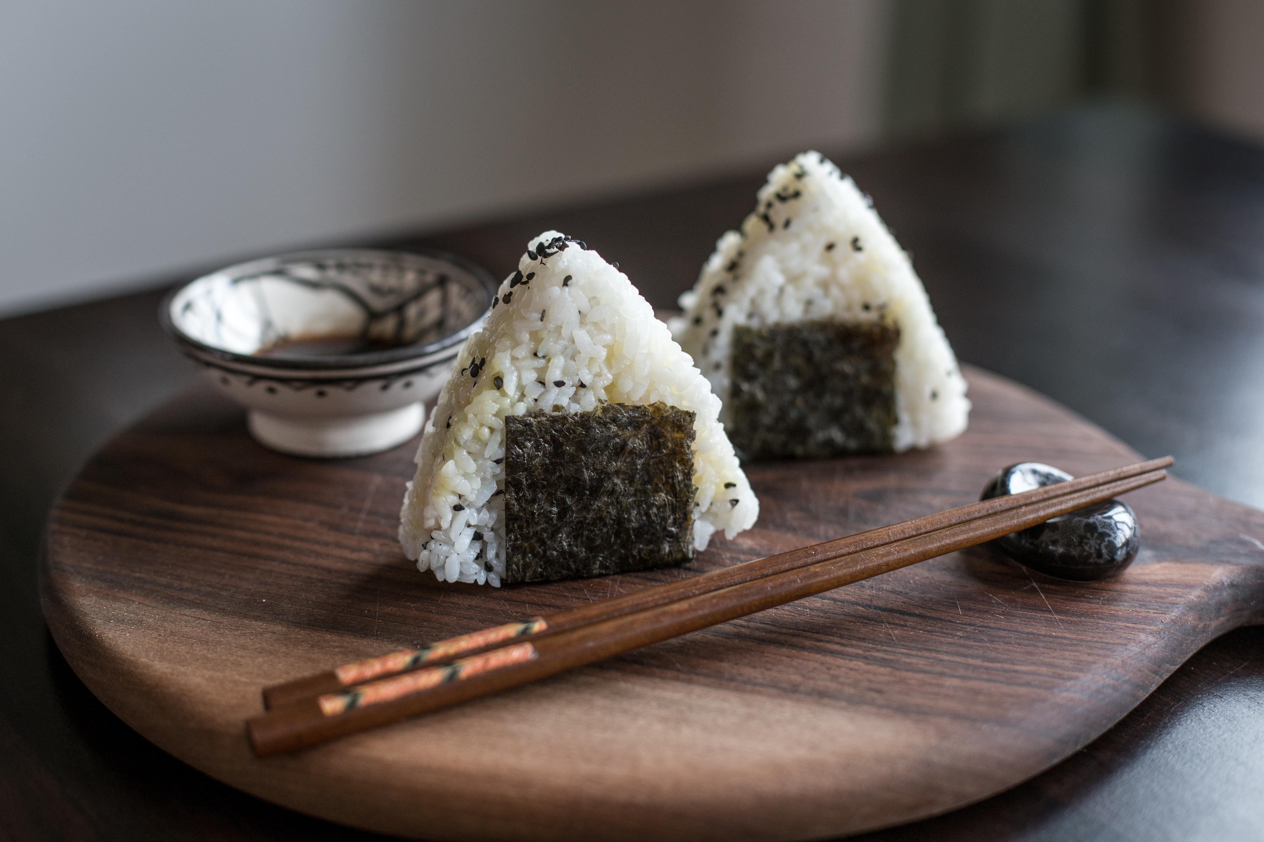 Onigiri s hůlkami